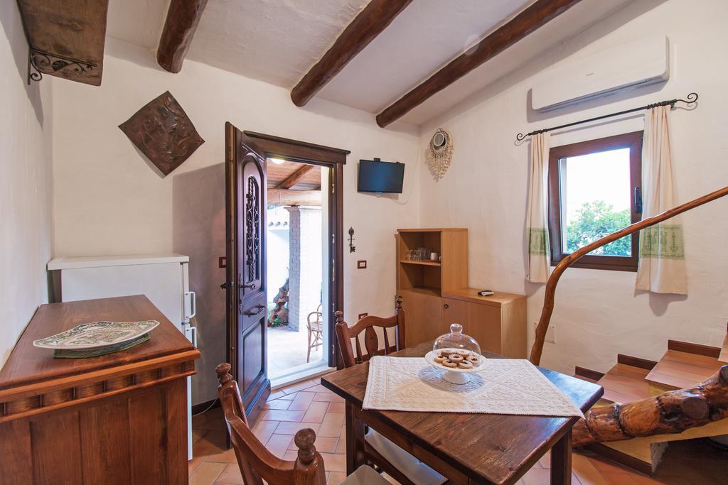 Casa Vacanze San Pantaleo Villa Bagian luar foto